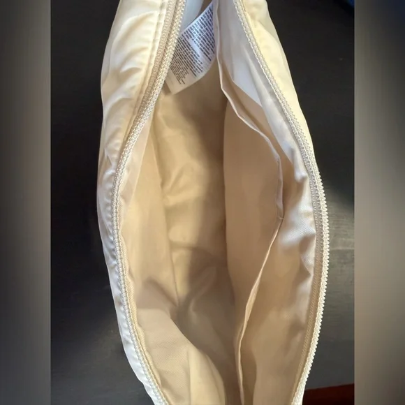 Marimekko x Uniqlo Kivet (stones) Half-moon Crossbody Bag - Picture 4 of 9